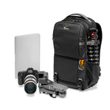 Lowepro Fastpack BP 250 AW III - Mochila para Cámara Refelx DSLR Sin Espejo, con Acceso QuickDoor, Compartimento Para Portátil de 13”, Para Cámaras Nikon D850, 300D Ripstop, Color Negro