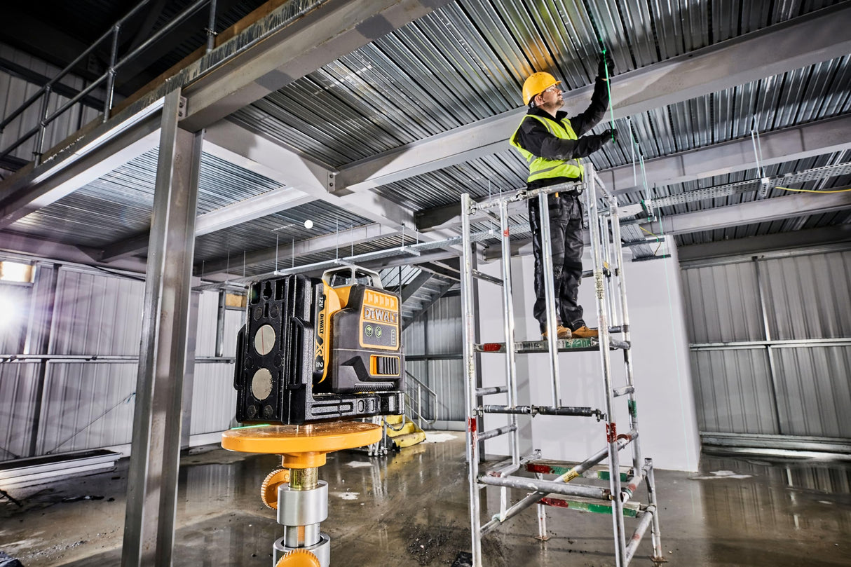 DEWALT DCE0811D1G-QW - Nivel Láser Autonivelante Verde, 2 Líneas 360°, Batería Li-Ion 2Ah XR 12V, Resistente IP65, Test de Caída 2m, Proyección Horizontal y Vertical, Incluye Pack de Batería 12V