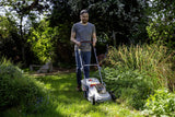 IKRA cortacésped Mulching ICM 2033 con 2X batería y Cargador, Ahorro de Espacio, Superficies de césped de hasta 150m²