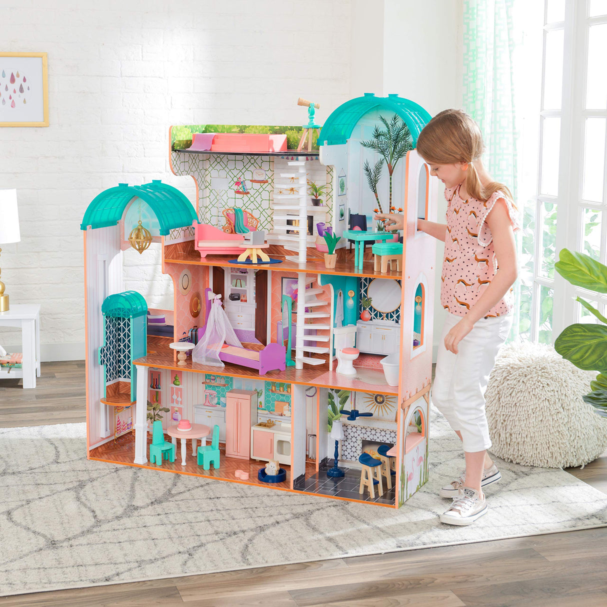 KidKraft Casa de muñecas de madera Camila con muebles y accesorios, Casita de juguete con gato, ascensor y piscina para muñecas de 30 cm, juguetes niños y niñas desde 3años (65986) Exclusivo en Amazon