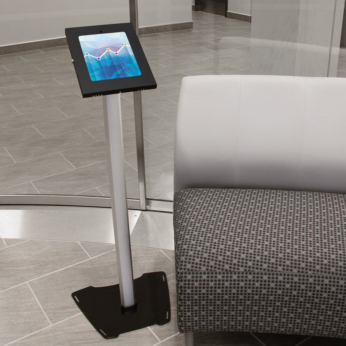StarTech.com STNDTBLT1FS - Pedestal con Seguro para iPad, Color Negro y Plata
