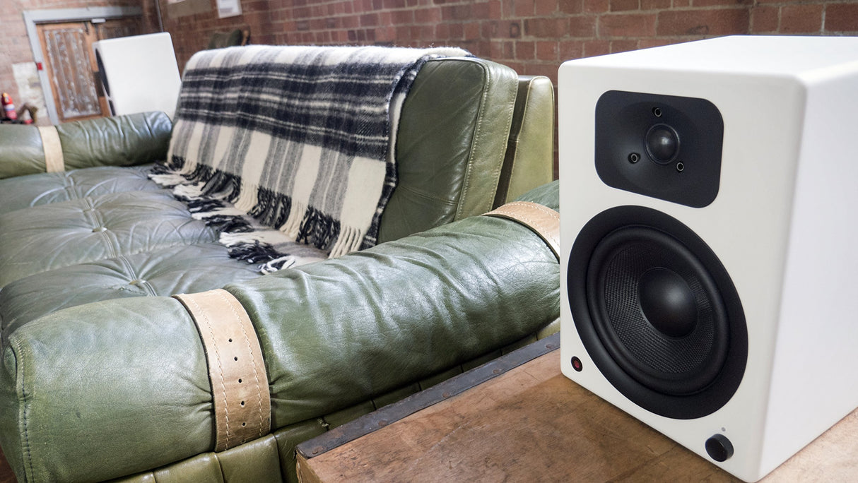 Wavemaster Two Neo - Altavoces de estantería 2.0 (60 W) con Bluetooth, color blanco suave