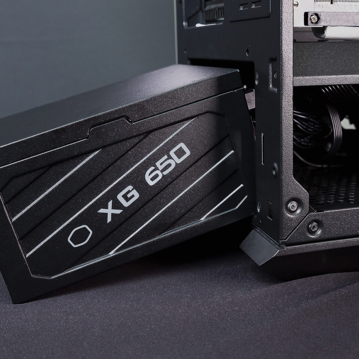 Cooler Master XG 650 Platinum Fuente de Alimentación (UE) - 80 Plus Platinum (Eficiencia +92%) 650W, Totalmente Modular, Condensadores 100% Japoneses, Ventilador FDB de 135mm - 10 Años de Garantía