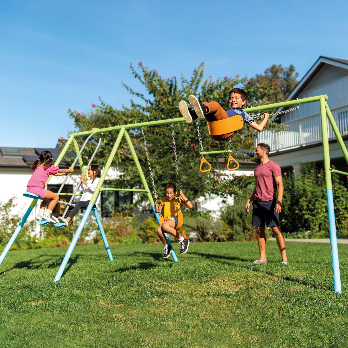 Intex Columpio Doble, Estructura Metal, con balancín Doble Plaza y Trapecio, Altura Regulable, hasta 240 kg, Columpios niños 3-10 años, Juegos Exterior, Certificado CE (59002)