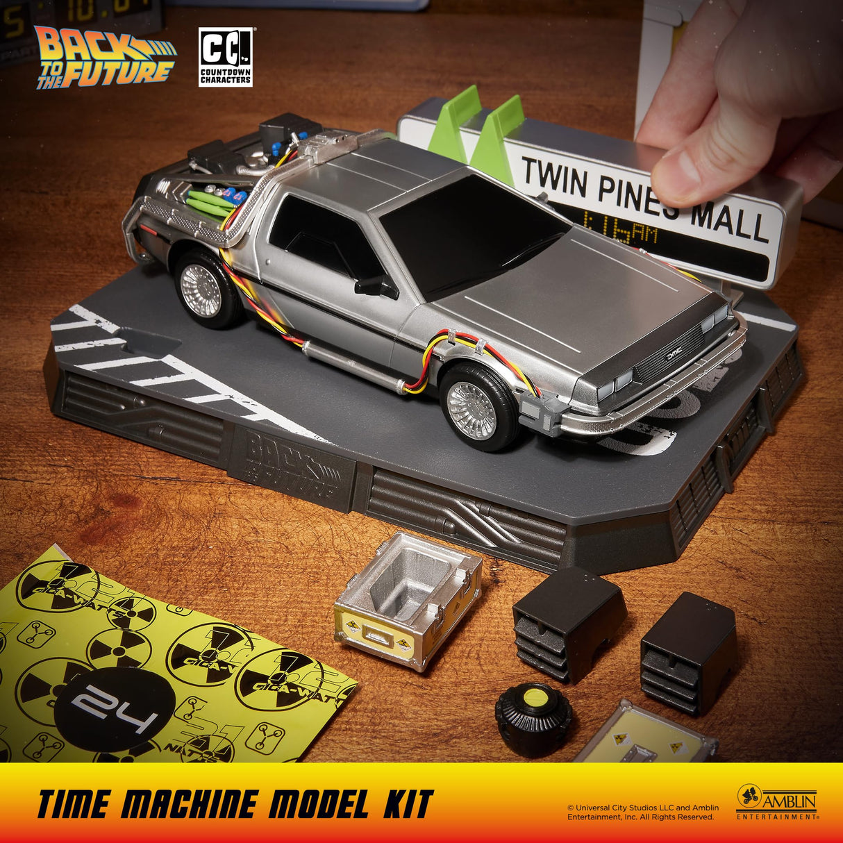 CC Countdown Characters 2024 Calendario de Adviento Armable Twin Pines Mall Delorean Time Machine – Estatua Coleccionable Oficial de Back to The Future