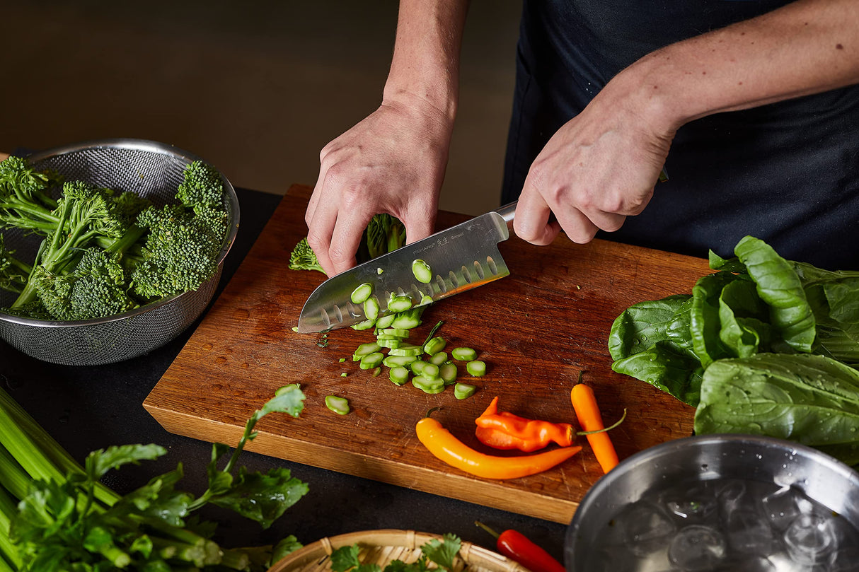 Fiskars Set de cuchillos, Sensei, 5 piezas, Cuchillo chef, Cuchillo pan, Cuchillo Santoku, Cuchillo verduras, Cuchillo para pelar, Acero inoxidable con alto contenido de carbono/plástico, 1025845