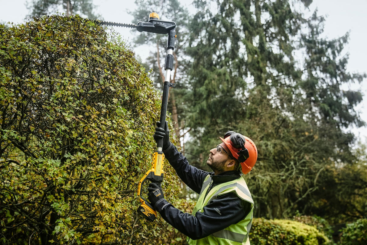 DEWALT - Cortasetos de pértiga XR 18V, Capacidad de Corte de 25 mm, Velocidad de 2800 CPS/min, Duración de 75 min/Carga, Motor sin escobillas, No Incluye Cargador/Batería- DCMPH566N-XJ