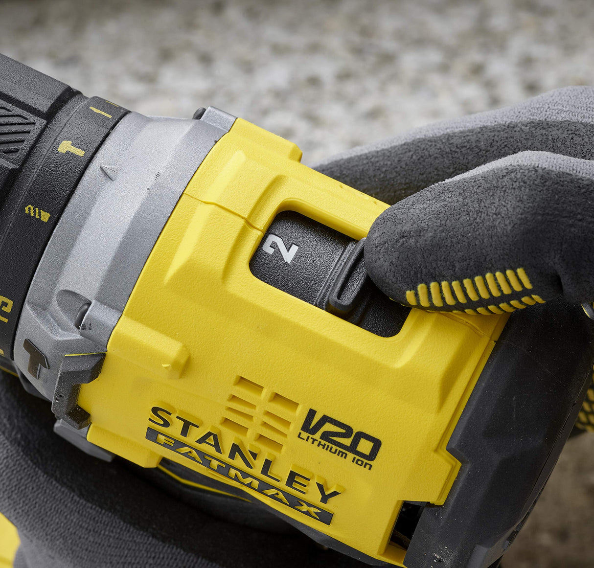 STANLEY SFMCD715D2K-QW Taladro Percutor V20 LI-Ion 18V Brushless con 2 Baterías 2Ah Inlcuye Cargador y Maletín