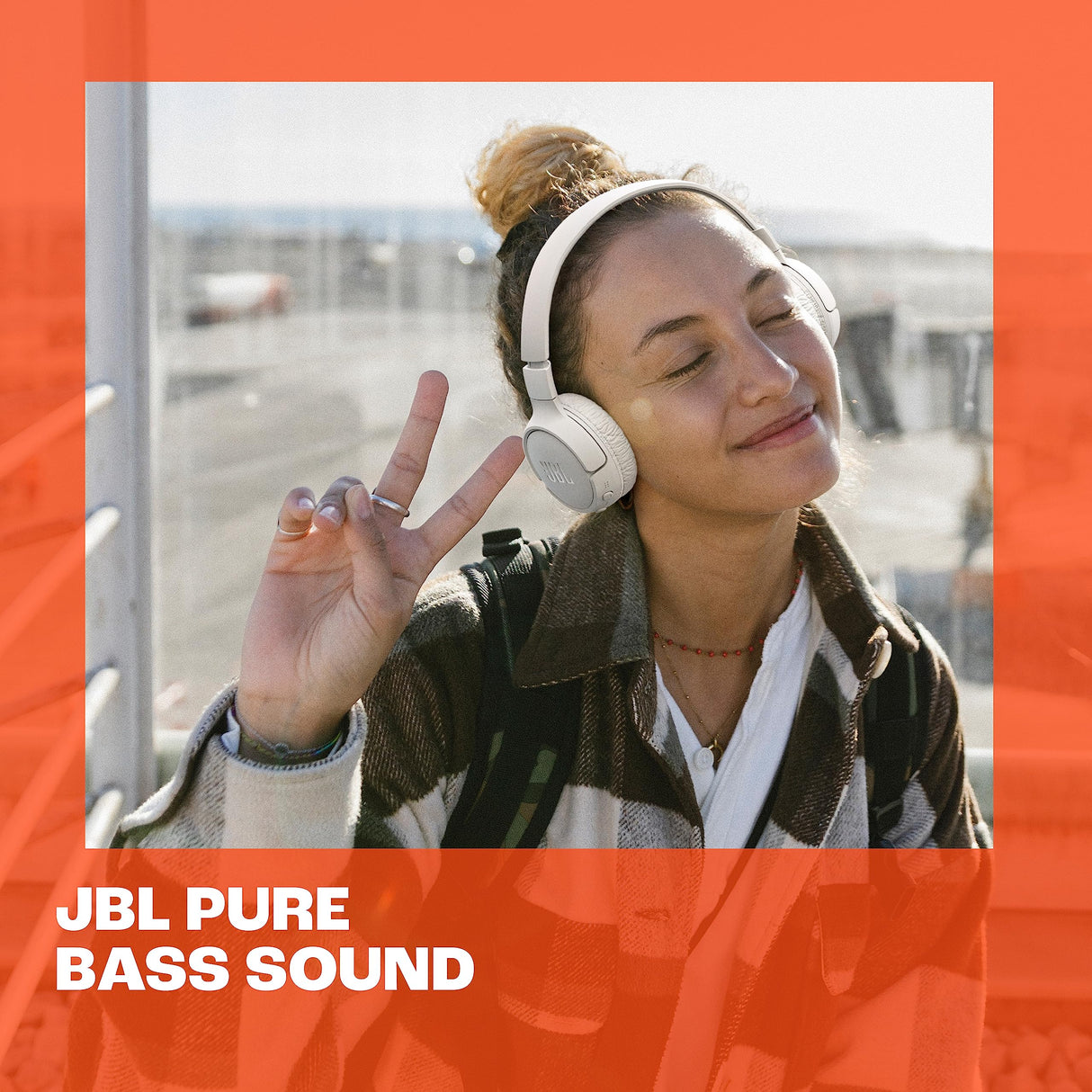 JBL Auriculares Tune 670 NC, auriculares supraaurales inalámbricos ligeros con cancelación de ruido adaptativa, Bluetooth y 70 horas de batería, blanco