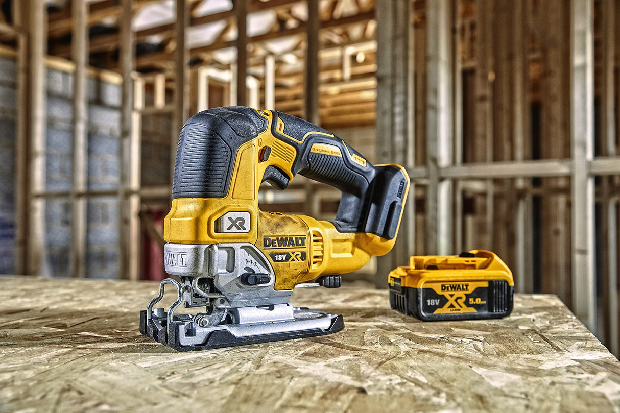DEWALT Sierra de Calar XR 18V Sin Escobillas, 0-3200 cpm, Corte Bisel 45°, Profundidad en Madera 135mm, Metal 25mm, Acero 10mm, Incluye Maletín TSTAK II - DCS334NT-XJ