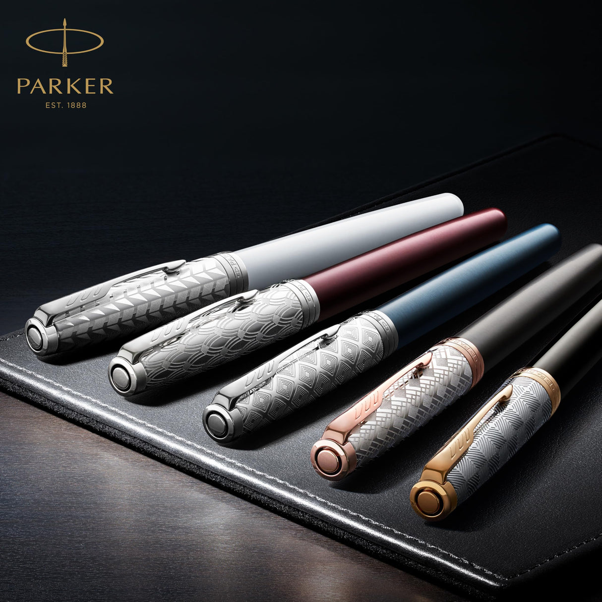 Parker Sonnet - Pluma estilográfica (lacada en negro, con adorno dorado y plumín de punto fino, en estuche)