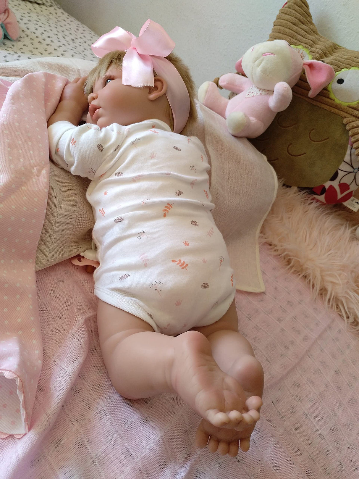 Reborn Valeria,Reborn Vinilo DE Silicona 52CM,2,3KG,RASGOS FACIALES como LOS DE UN Bebe Real,BOLSITAS EN Ojos,Nariz CHATA,Carita Redonda,Manos Y PIES con LA Medida DE UN Recien Nacido.