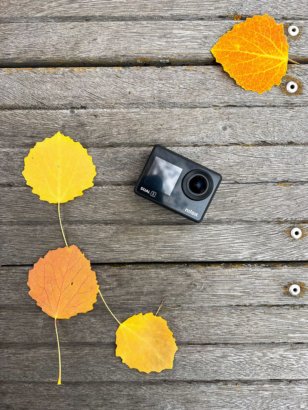 Nilox, Action Cam Dual S, Action Camera Resolución 4K/60 fps, gran angular de 170°, pantalla trasera táctil, resistente al agua hasta 30 m con funda hermética, con fijaciones adhesivas, kit de montaje