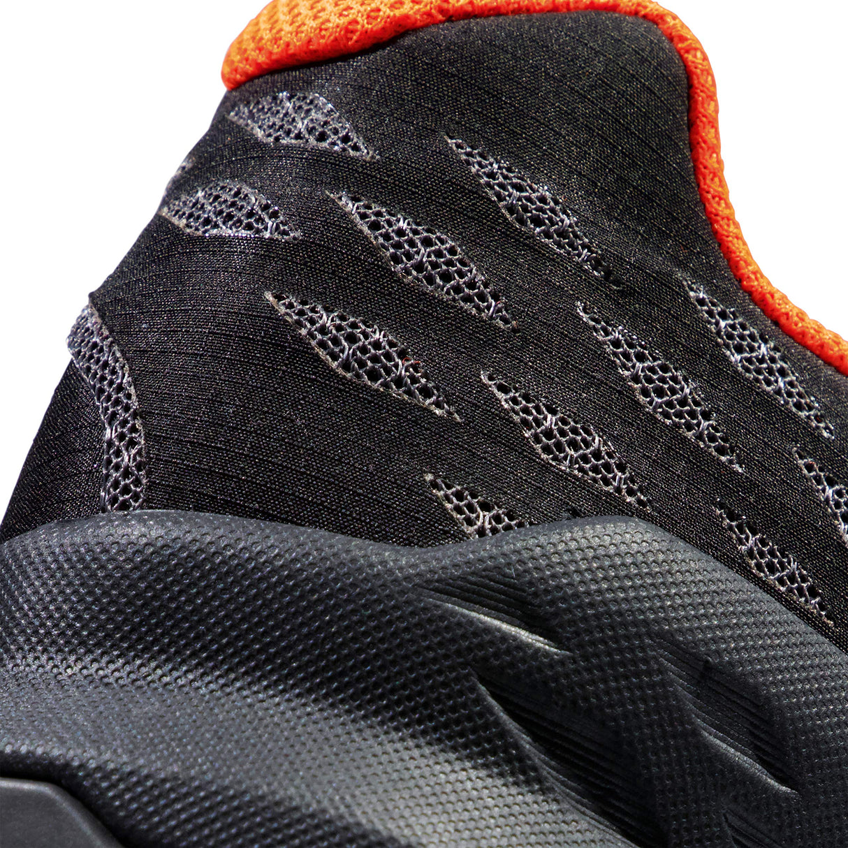 Mammut Sertig II Low GTX Hombre Negro-Naranja Vibrante 10.5