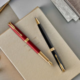 Parker Sonnet bolígrafo | lacado en negro mate con adorno dorado | punta media | en estuche de regalo